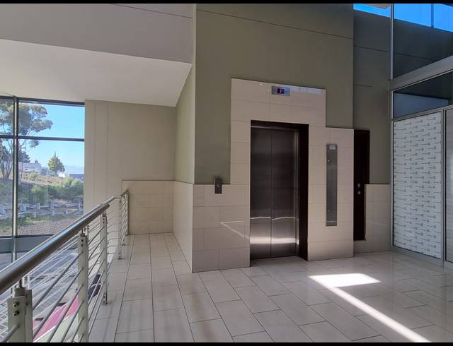 814M² OFFICE TO LET IN PLATTEKLOOF 2